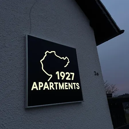 アパートホテル 1927apartments Mit Blick Auf Nuerburgring Nordschleife Und Fusslaeufig Zum Gp-fahrerlage ニュルブルク